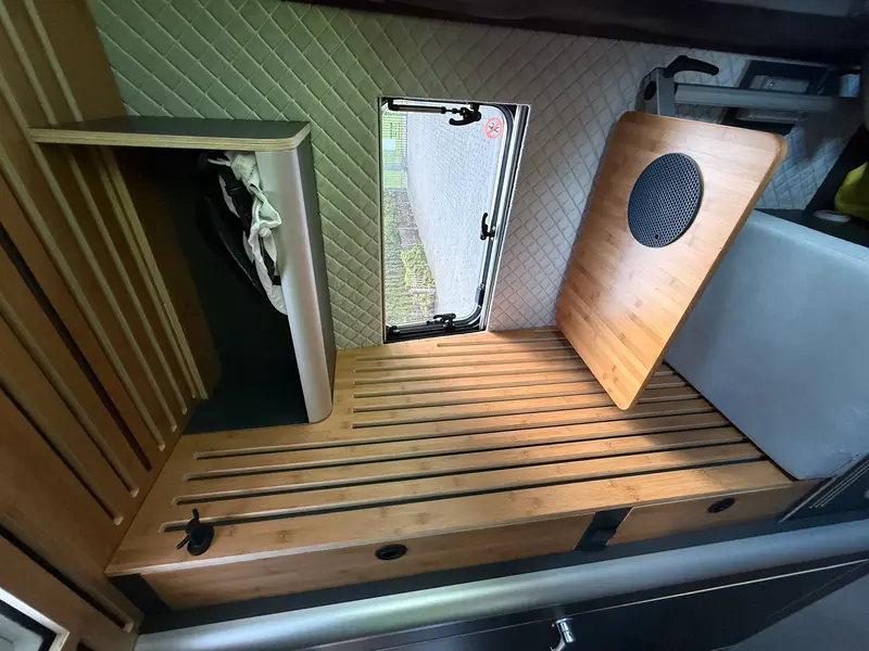 Bambusowa platforma łóżka ze schowkami