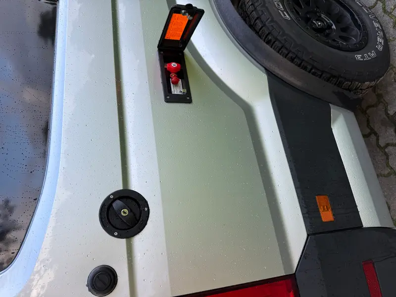 Gniazdo 230V i koło zapasowe