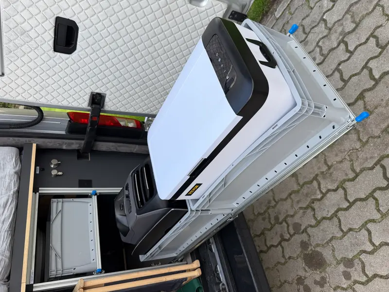 Dachowa klimatyzacja i bagażnik